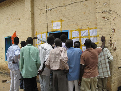 Sudanese voters crowd around registry lists. Enough/Maggie Fick Sudan Election