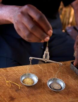 Gold traders weigh gold at mines on small scales, but miners earn very little from the trade and work in horrendous, unregulated conditions. Gold traders weigh gold at mines on small scales, but miners earn very little fr